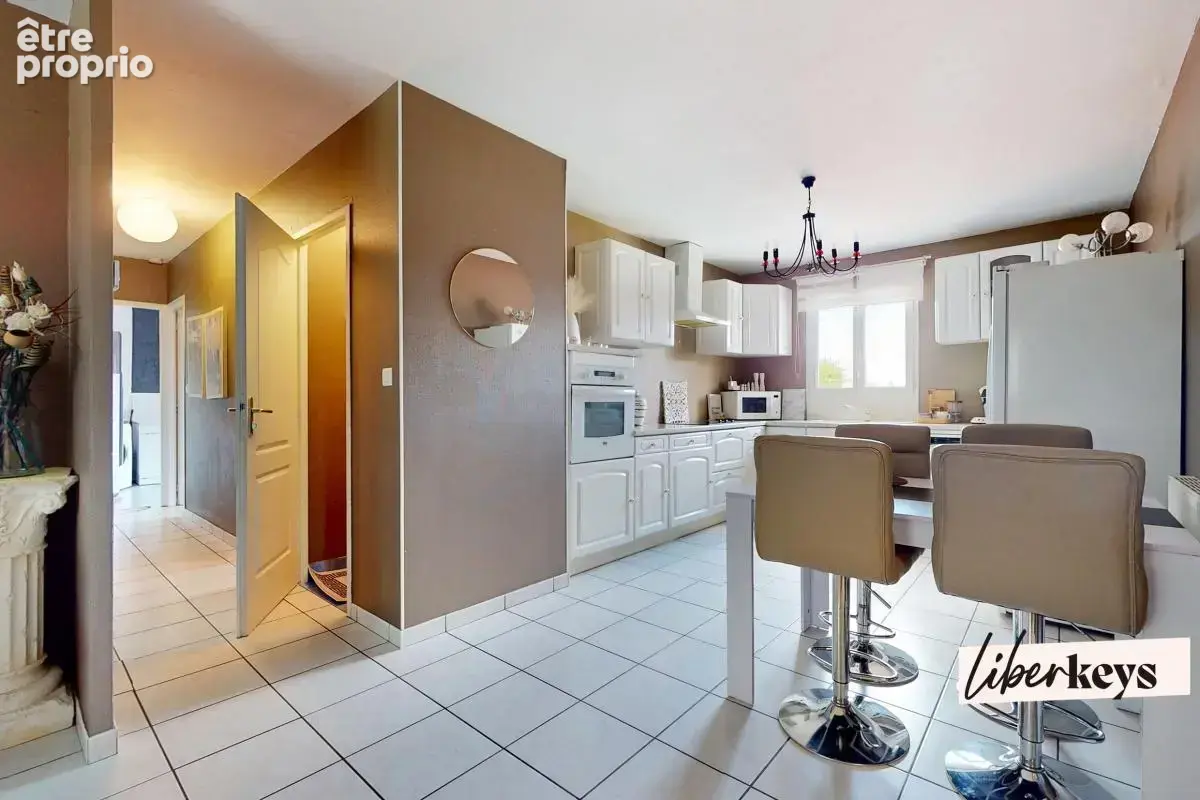 Saint rémy - villa plain pied non mitoyenne - salon 40 m² - 3 chambres - buanderie - 1185 m² terrain - photo 3