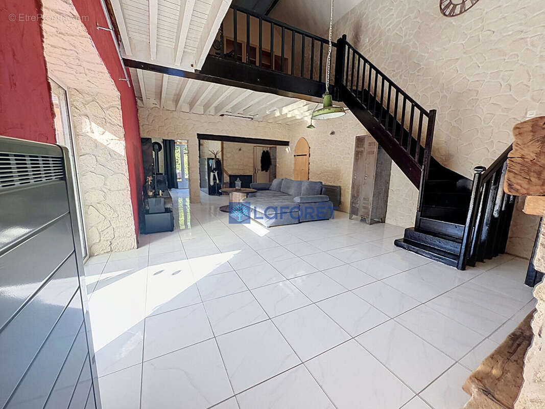 Axe Chauny Soissons maison 6 pièce(s) 174.6 m2 - photo 3