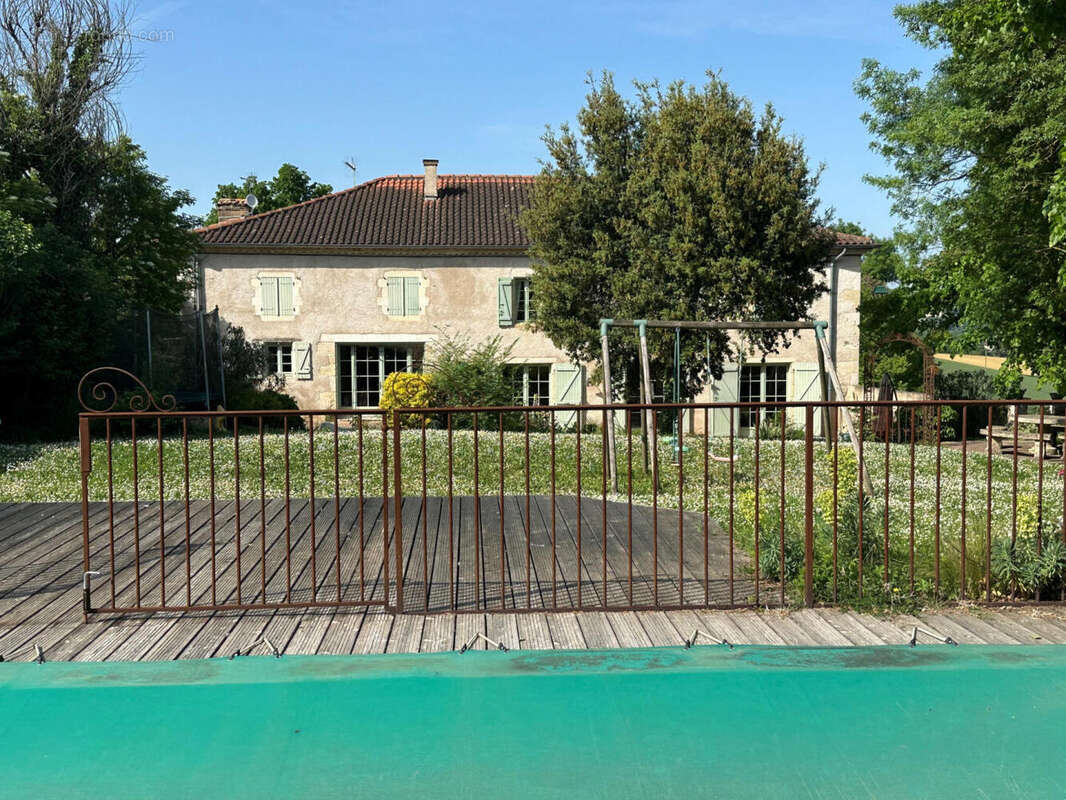 façade. - Maison à JEGUN
