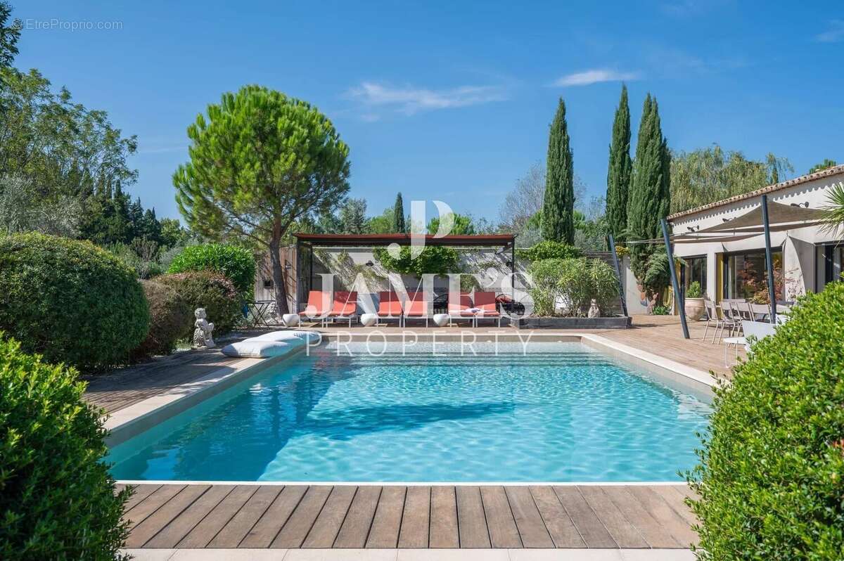 Maison 350 m² à Saint-Remy-De-Provence  - photo 4