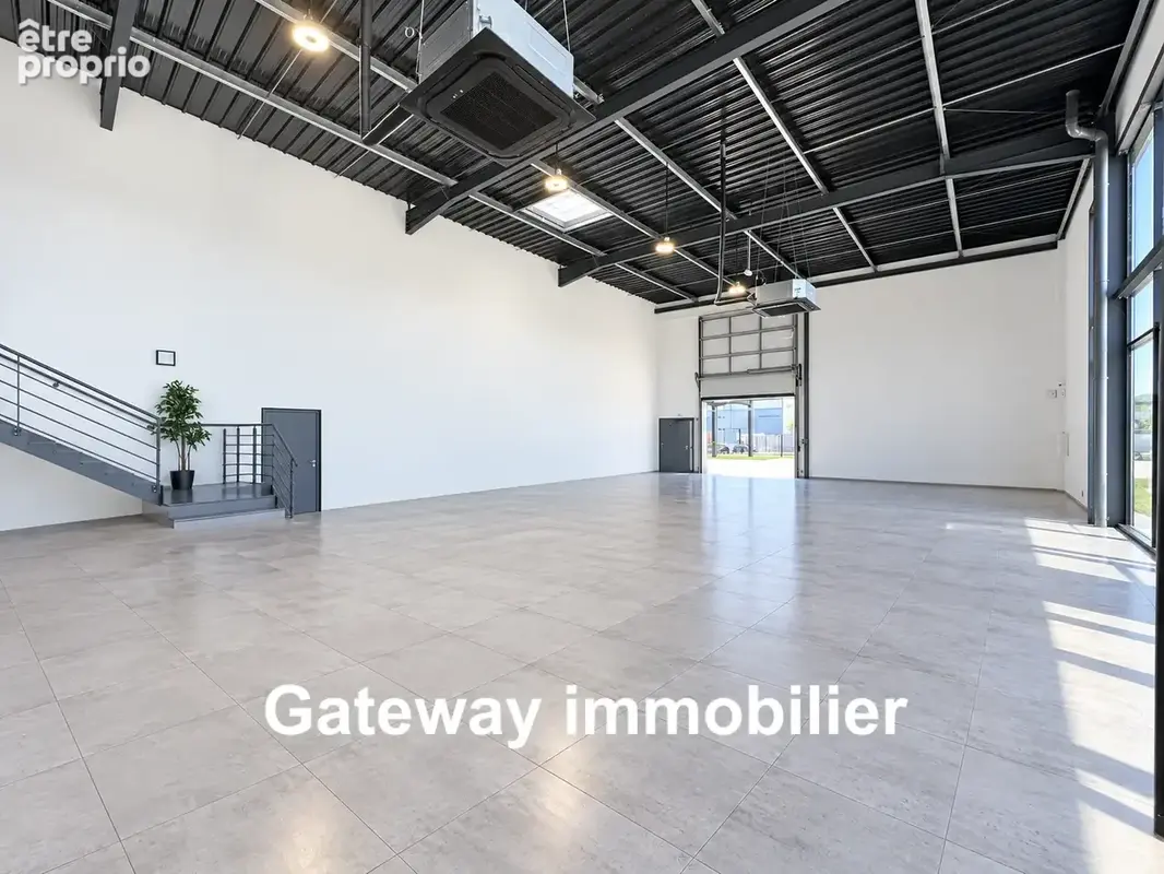 Local professionnel bureaux, entrepôt et showroom  925m2 à gerzat  63360 - photo 6