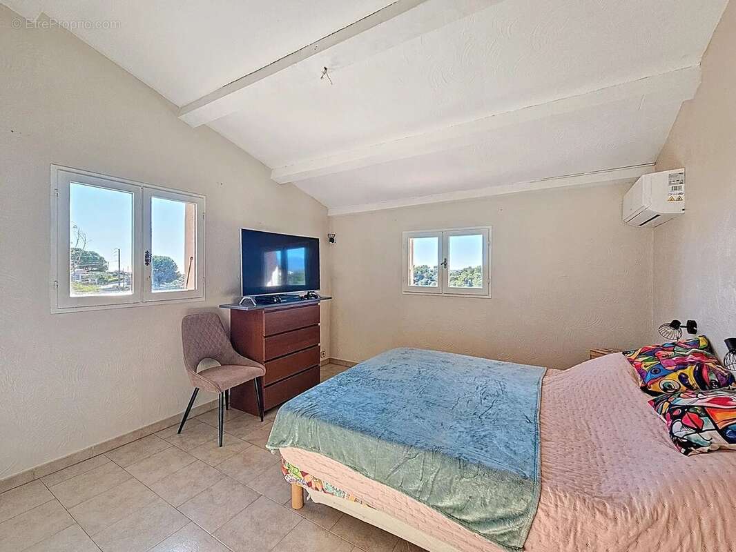 Maison à SAINT-LAURENT-DU-VAR