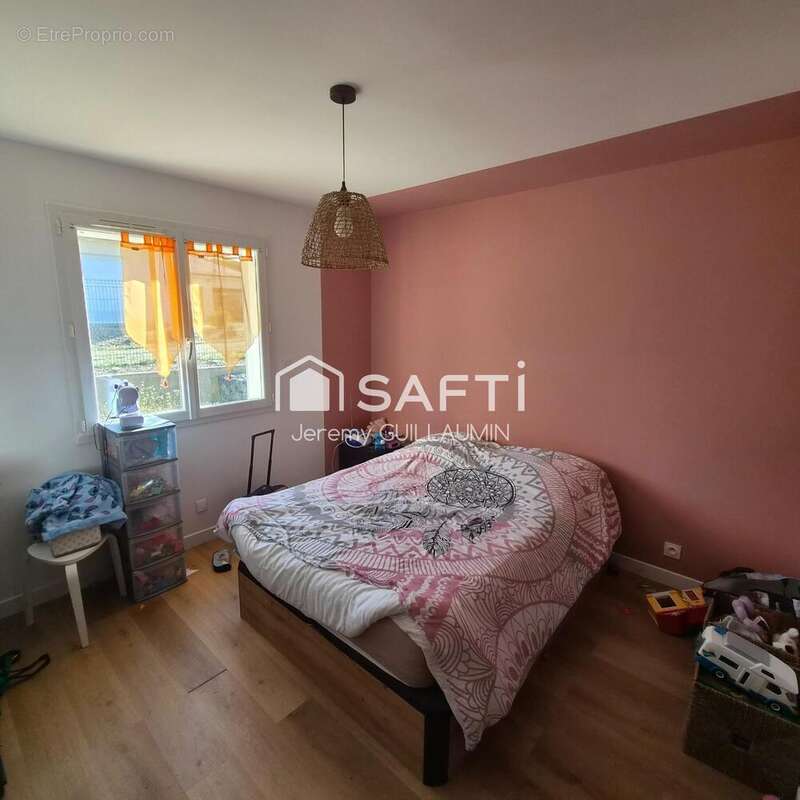 Maison 138 m² à Saint-Christophe  - photo 5
