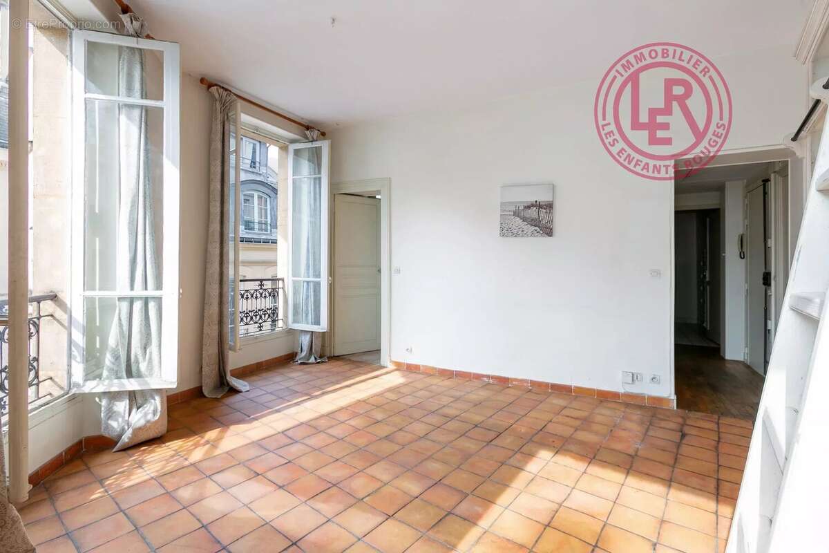 Appartement à PARIS-3E