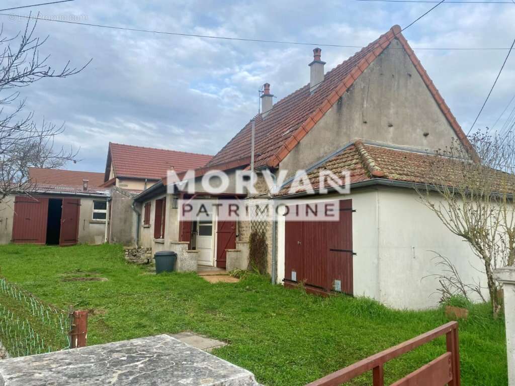 Maison à ALLUY
