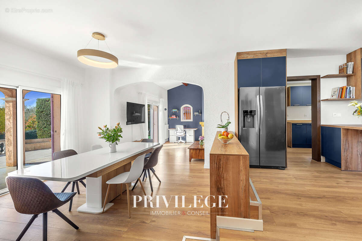 Maison à LA ROQUETTE-SUR-SIAGNE