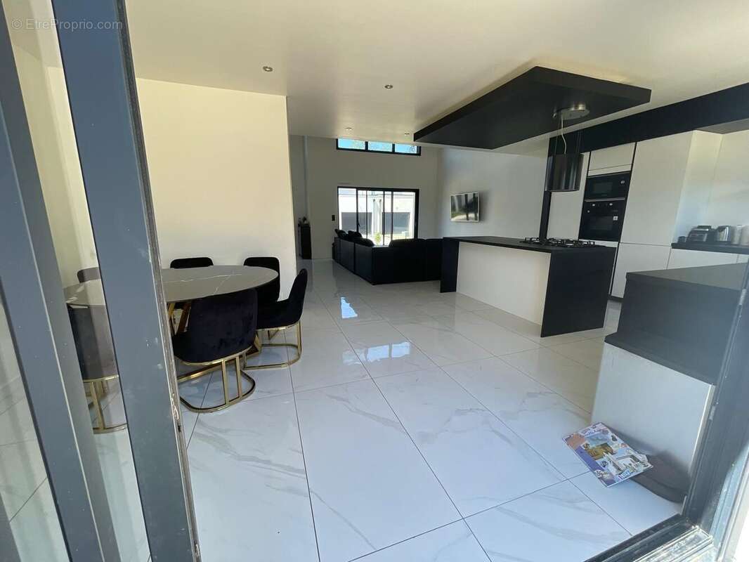 Maison 165 m² à Saint-Erblon  - photo 8