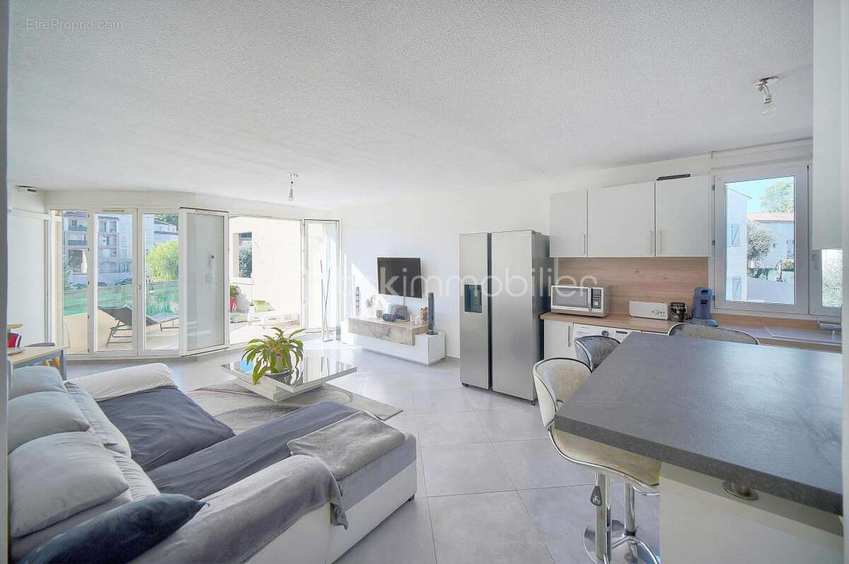 Appartement familial 4 pièces avec terrasse, garage et cave – Secteur Cannes Gourguette - photo 3