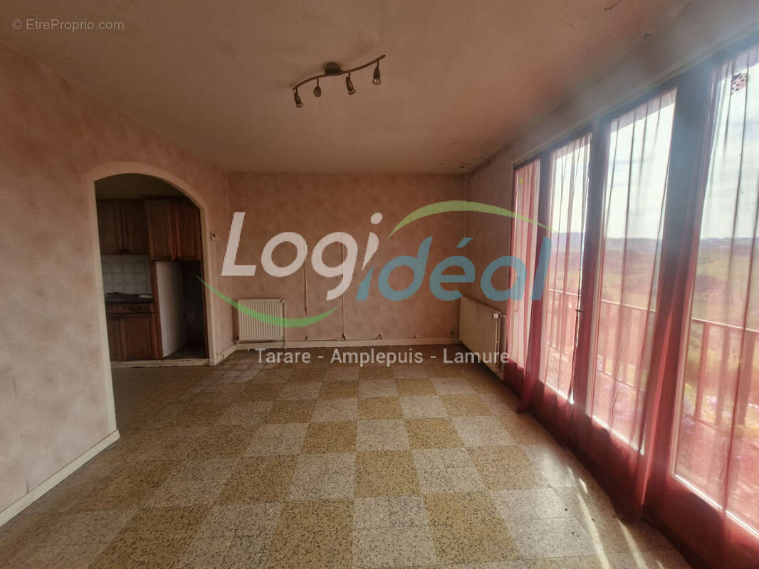 Maison à restaurer entièrement avec vue panoramique, le tout sur  presque 3000m2 de terrain - photo 4