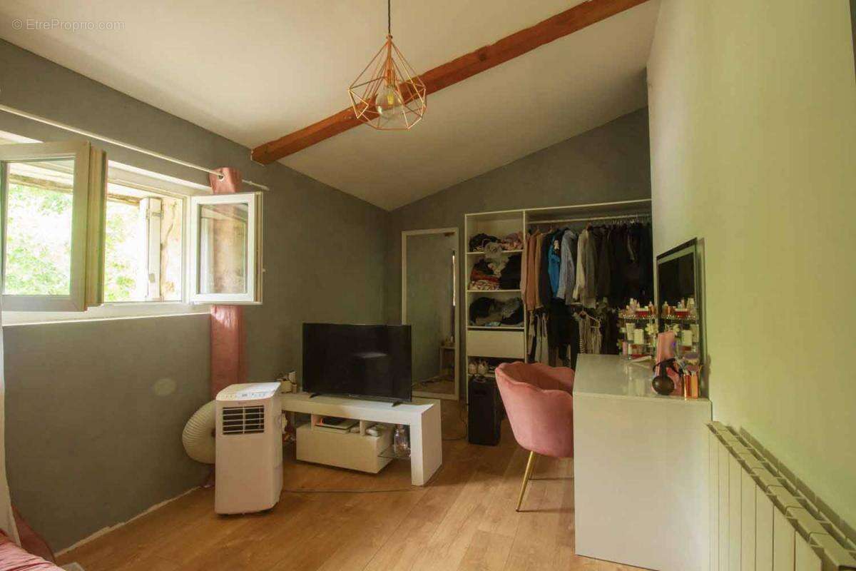 Maison à SAINT-CIERGE-LA-SERRE