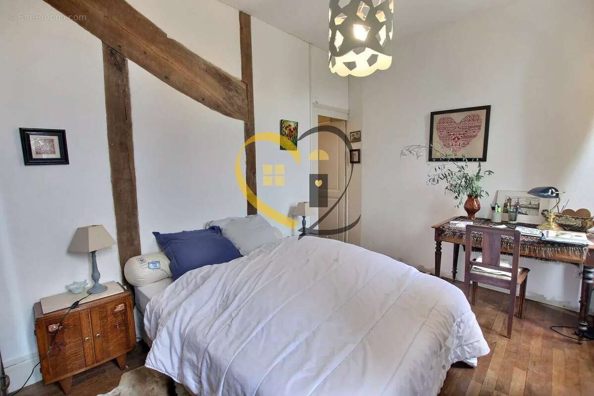 Maison à LA CHAPELLE-D&#039;ANGILLON