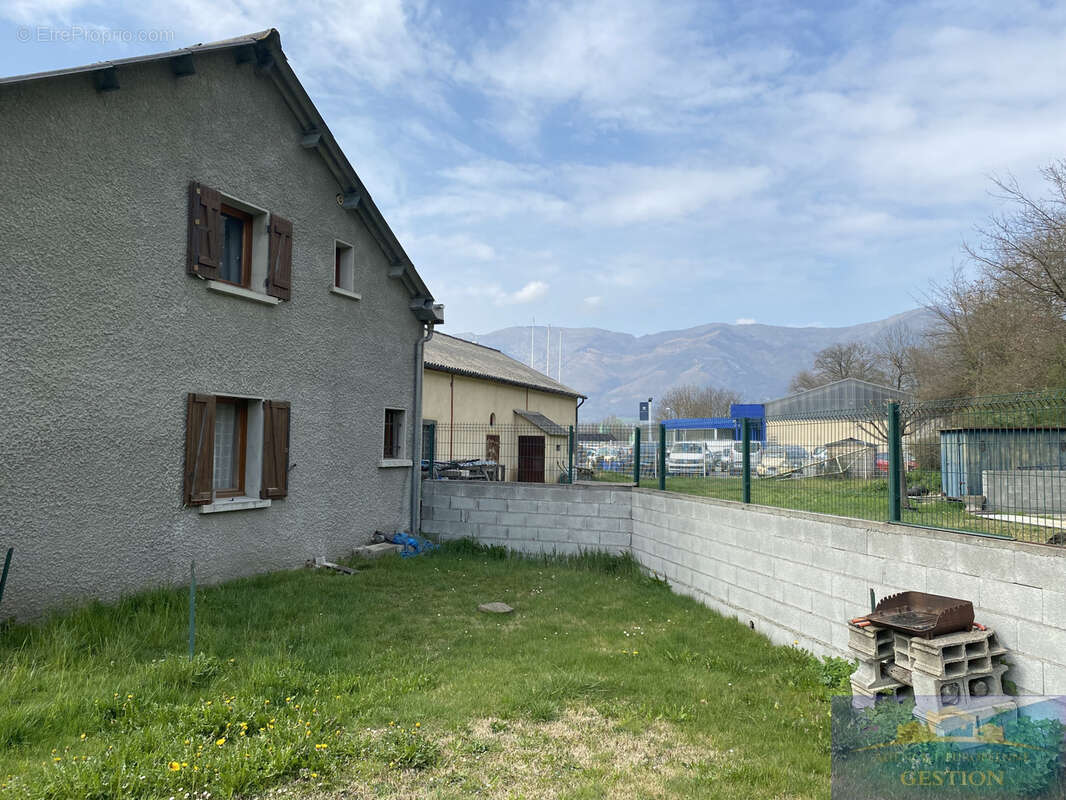 Hangar, pieces et terrain - photo 7