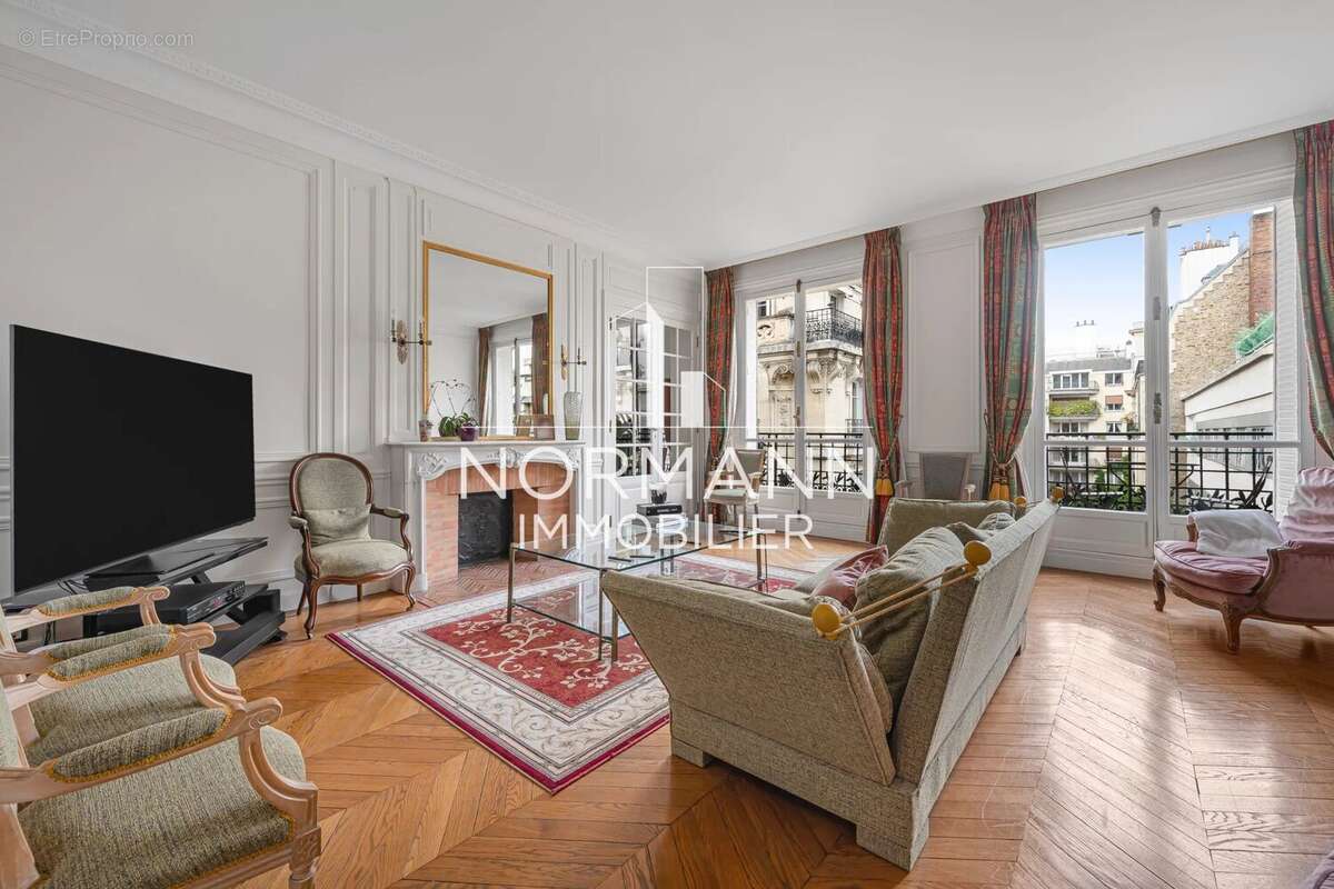 Appartement à PARIS-16E