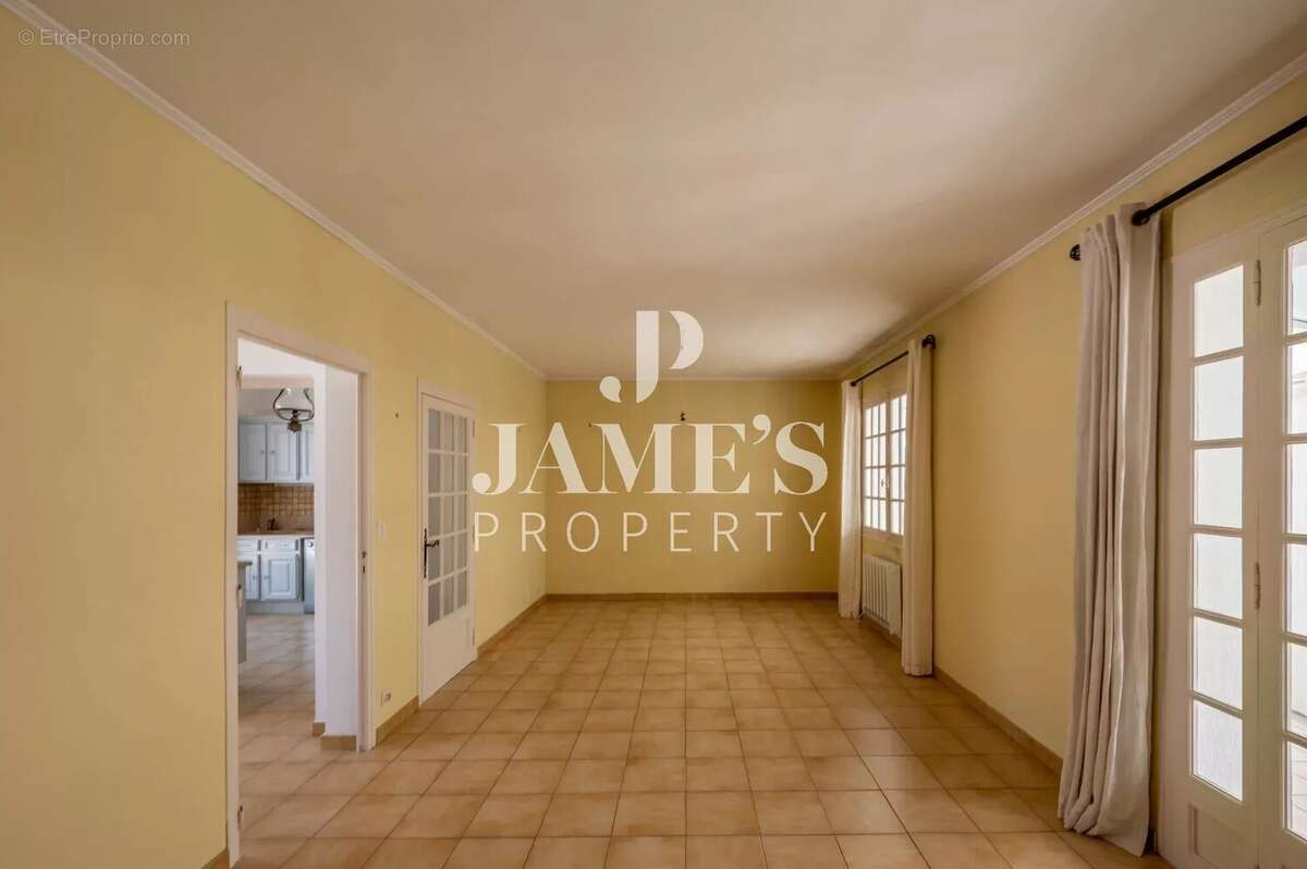 Maison à FONTVIEILLE