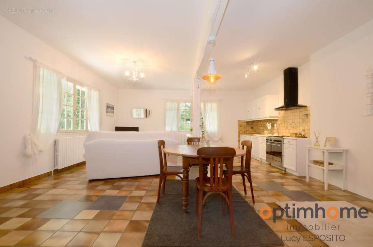 Propriété de 4 chambres au bord de la rivière à vendre - photo 3