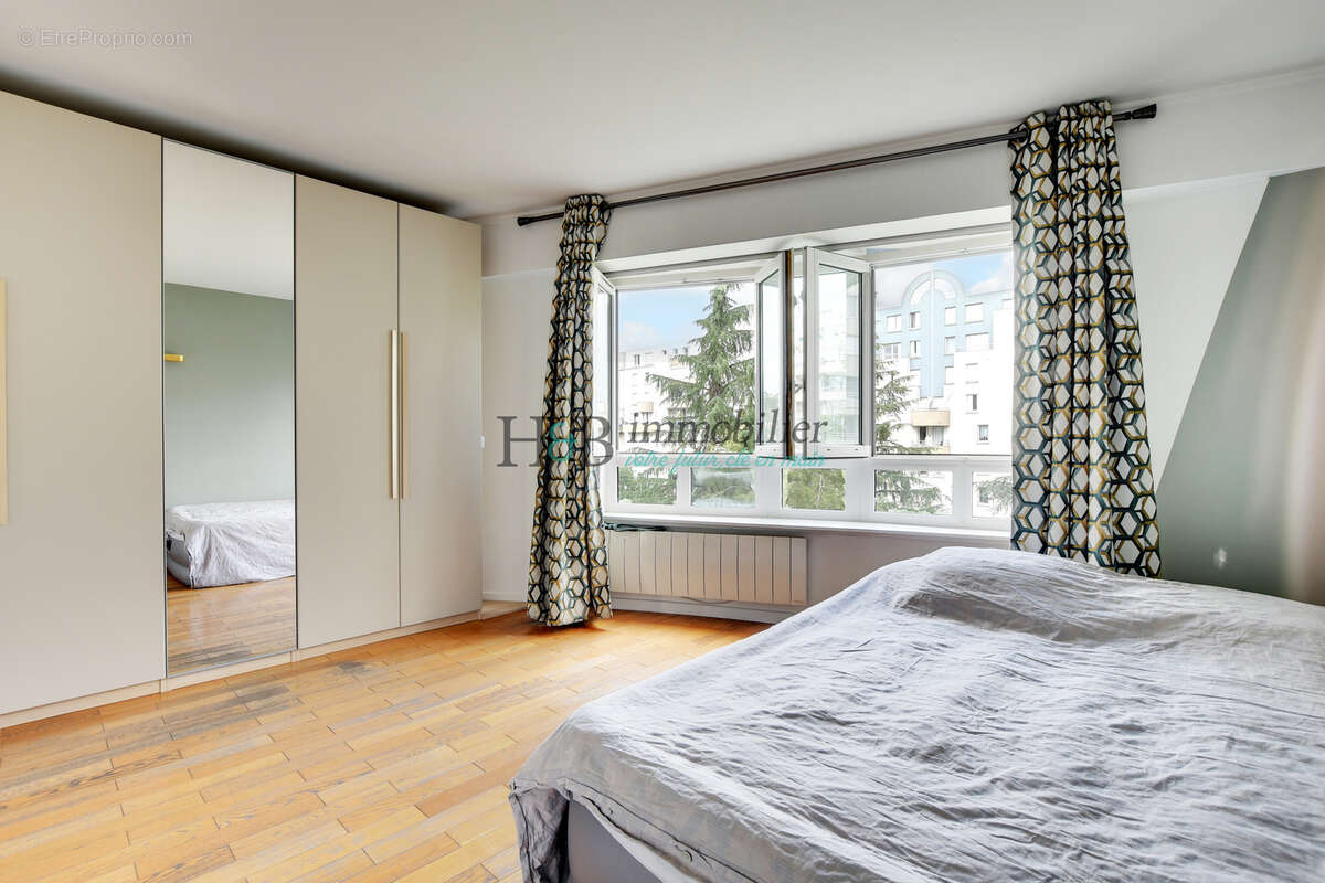 Appartement à CHARENTON-LE-PONT