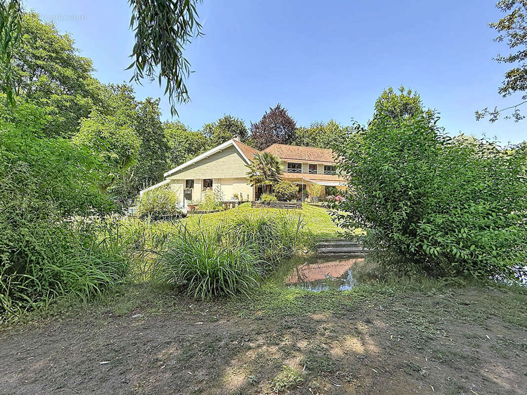EXCLUSIVITE - THAON - Propriété de 275 m2 sur 9 000 m2 de terrain avec étang - photo 14