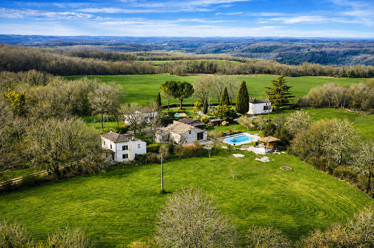 Maison à MONTAIGU-DE-QUERCY