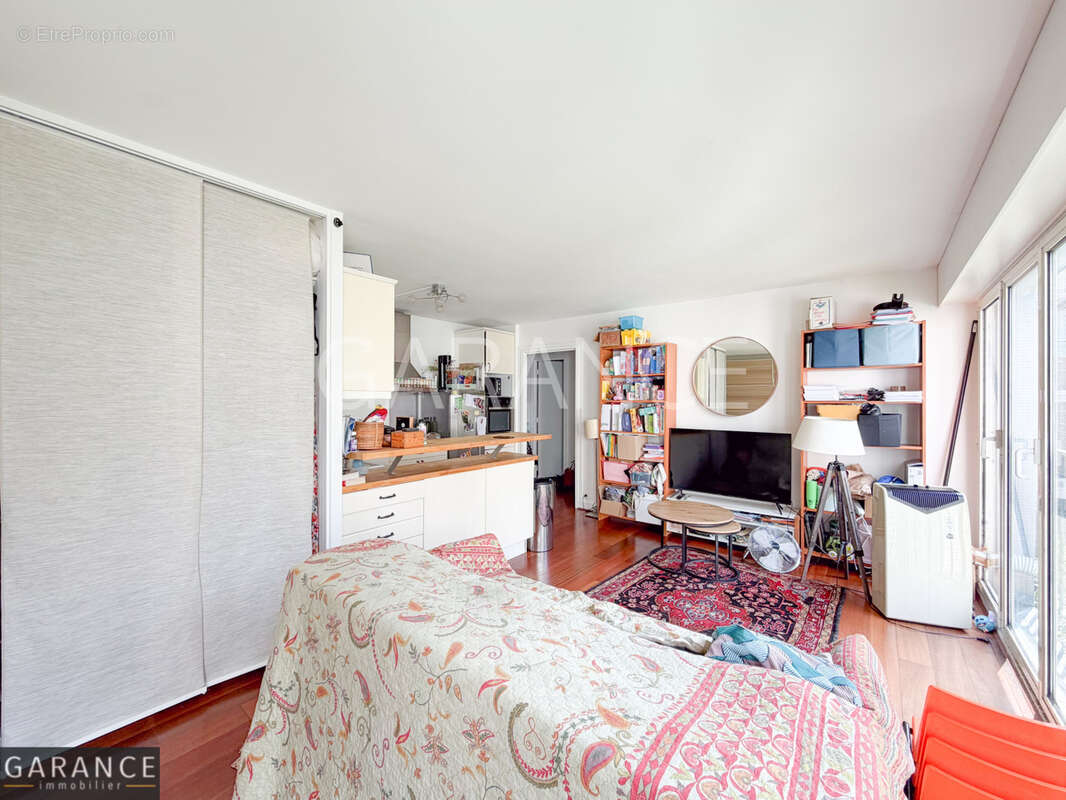 Appartement à PARIS-14E