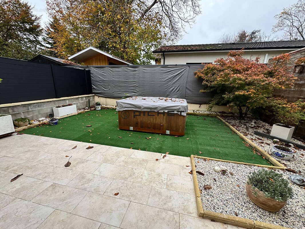 Maison à SAINT-MEDARD-D&#039;EYRANS