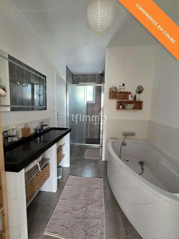 Maison à AMBARES-ET-LAGRAVE