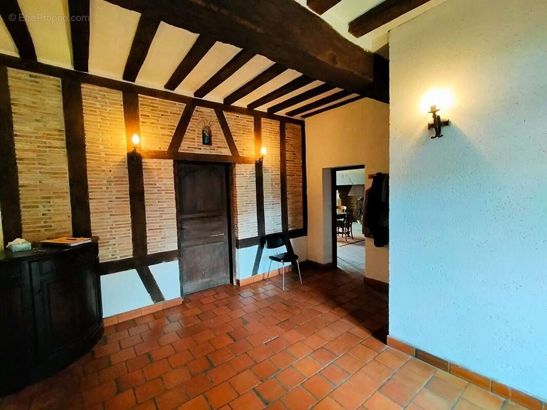 maison à vendre Courcité entrée