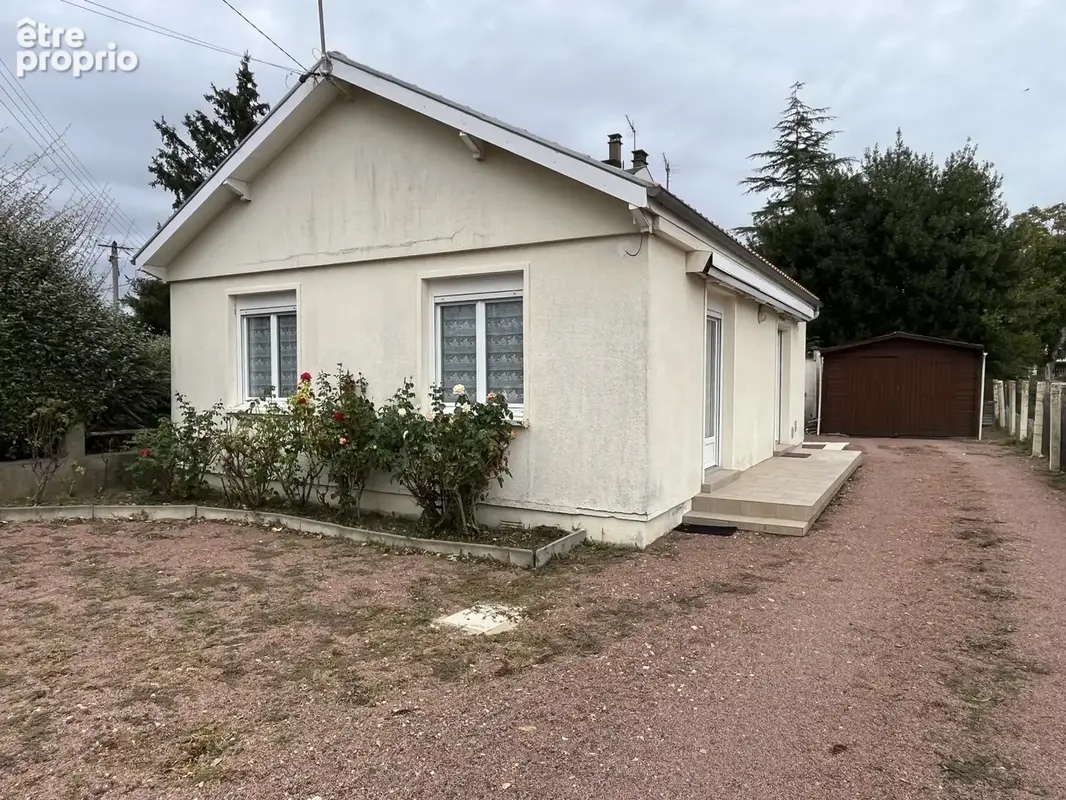 ref 113490 THOUARS proche Leclerc maison de plain pied type 3 avec garage - photo 1