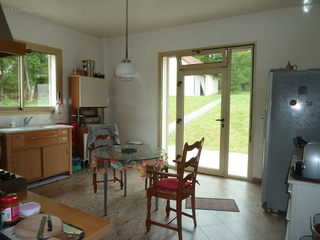 Maison à MONTGESTY