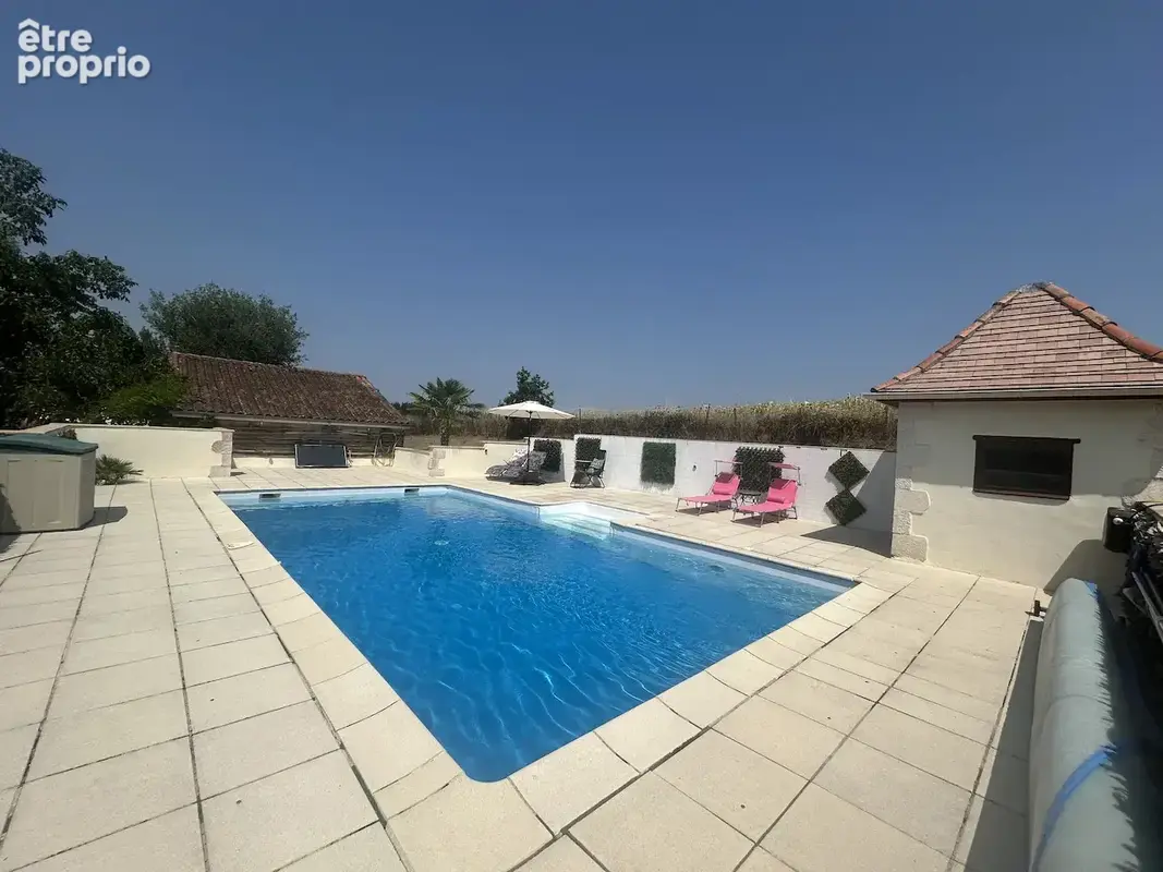Maison d'architect avec étang, piscine, dépendances au calme. - photo 26
