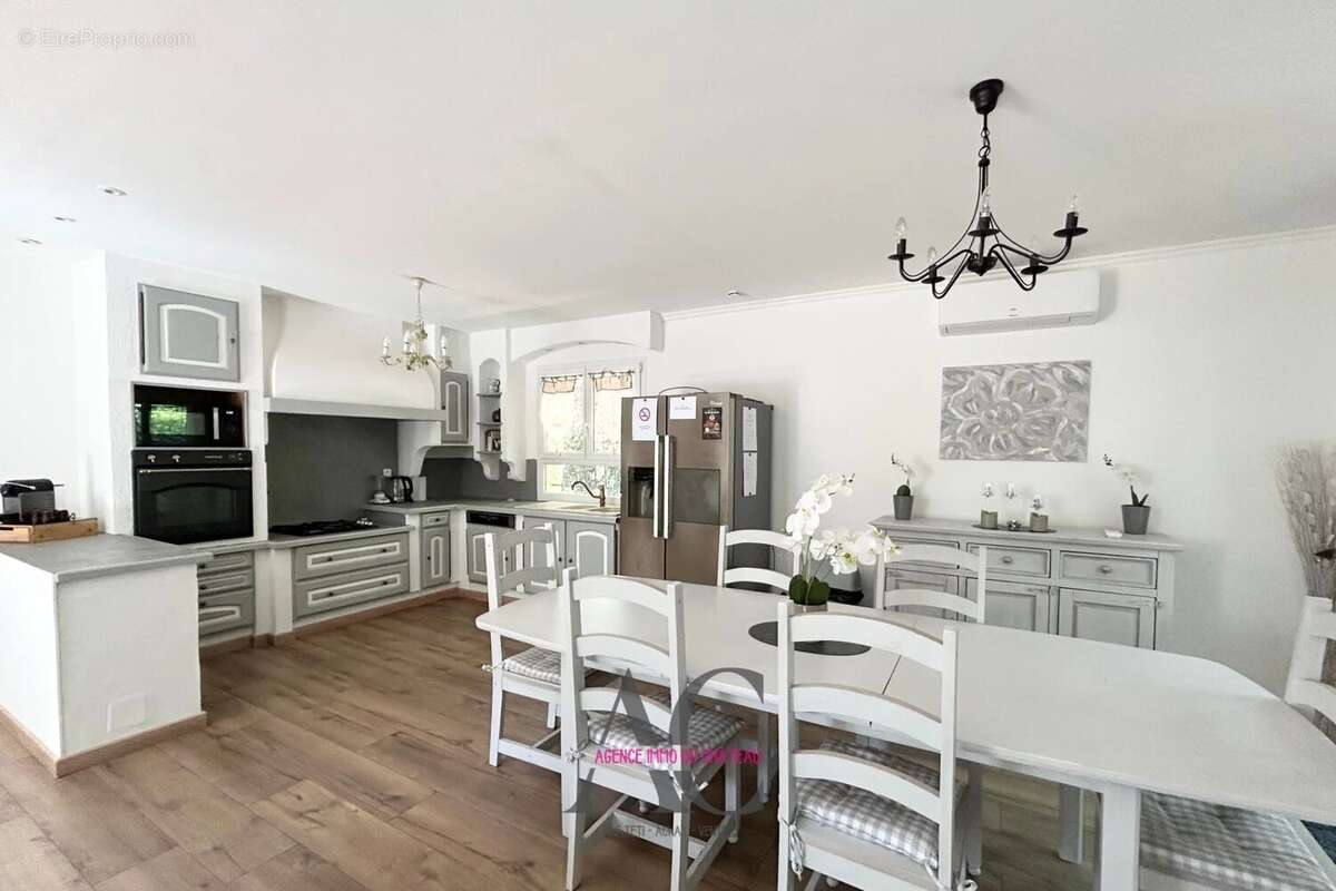 Maison à SAINTE-ANASTASIE-SUR-ISSOLE