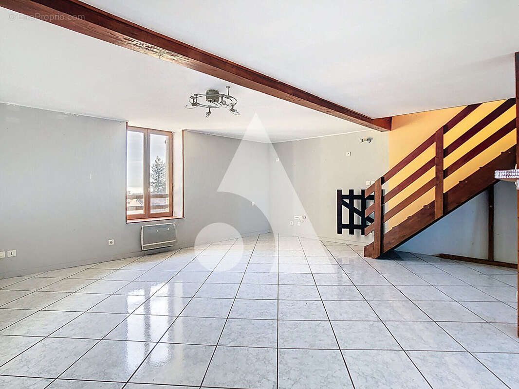 Appartement à SAINT-MARTIN-EN-HAUT