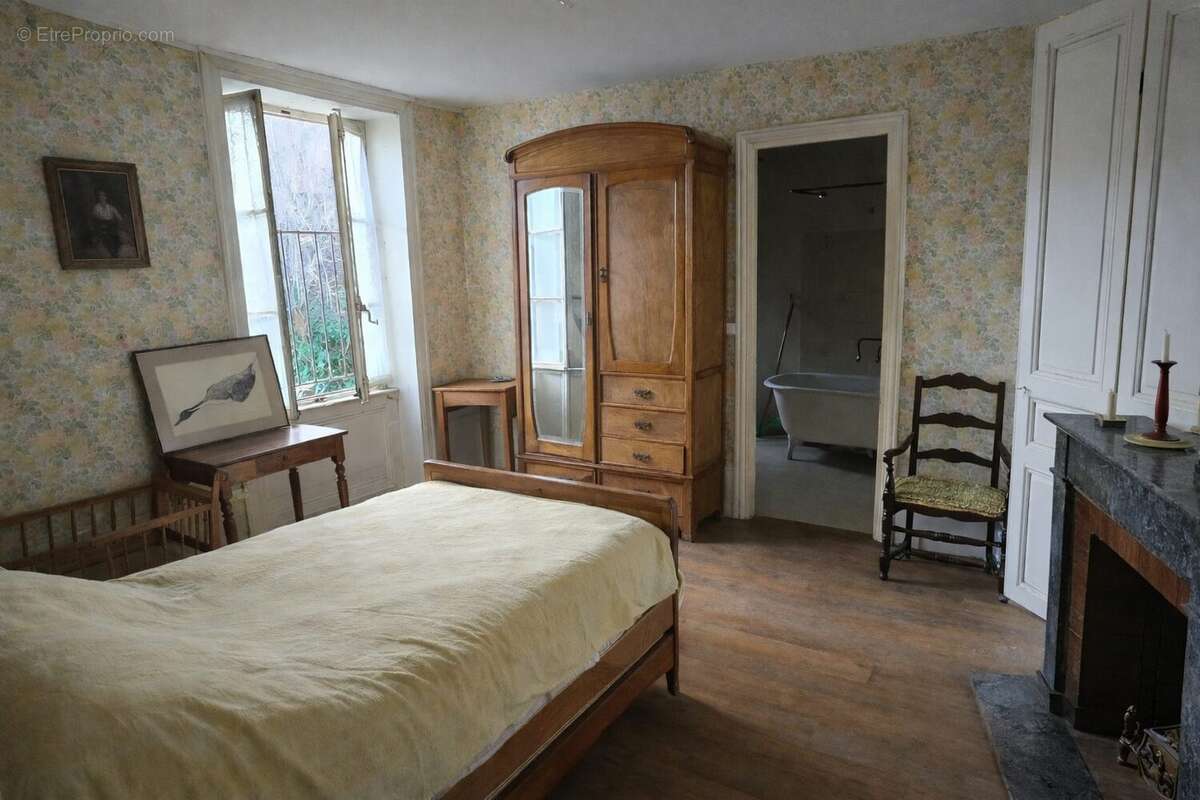 Maison à VILLE-SUR-JARNIOUX