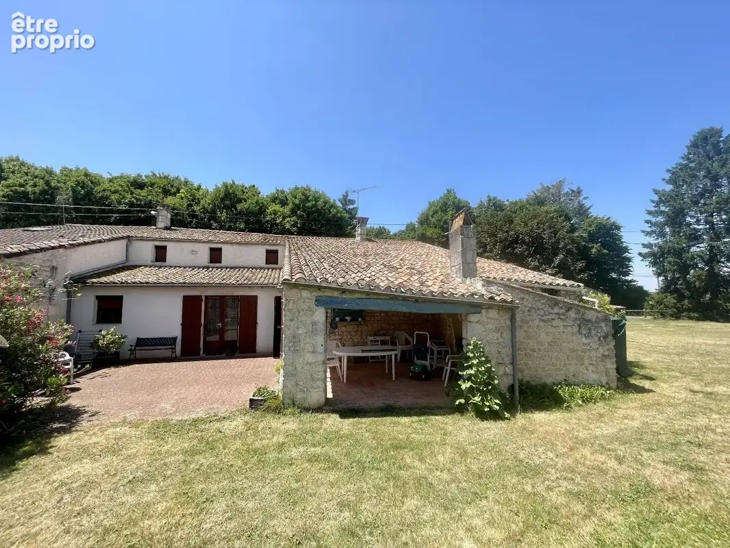 Maison de caractère avec  6 chambres, piscine et bel espace extérieur - photo 15