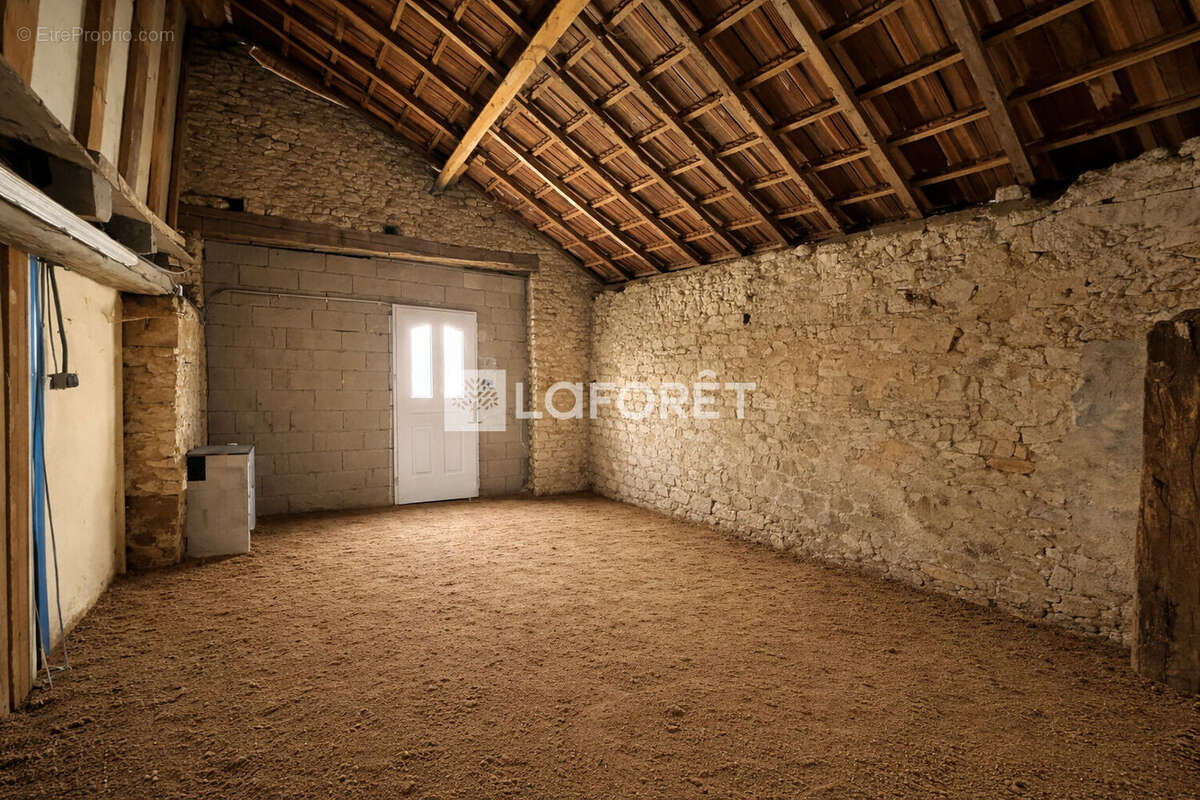 Maison à BEAUJEU-SAINT-VALLIER-PIERREJUX-ET-QUITTEUR