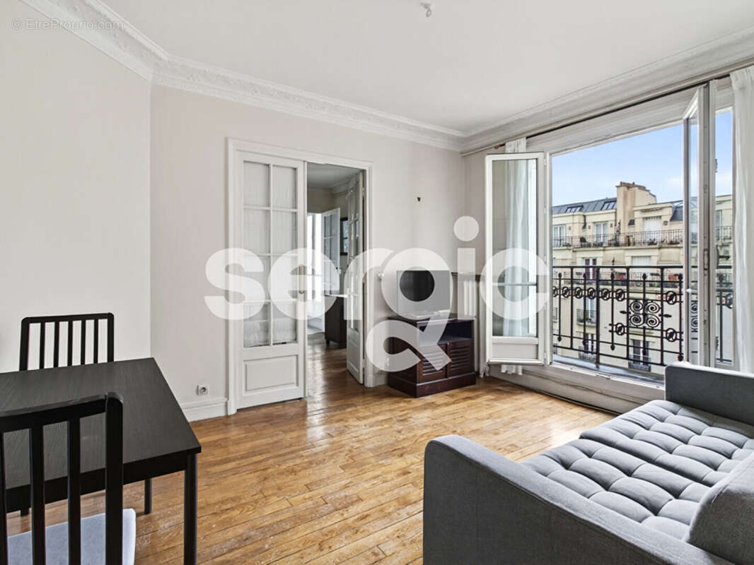 Appartement à PARIS-14E