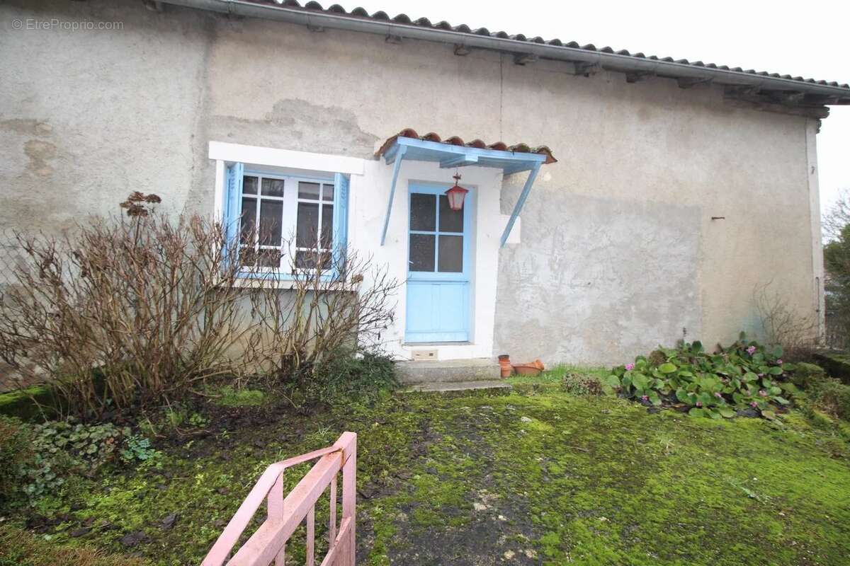 Maison à VILLEBOIS-LAVALETTE