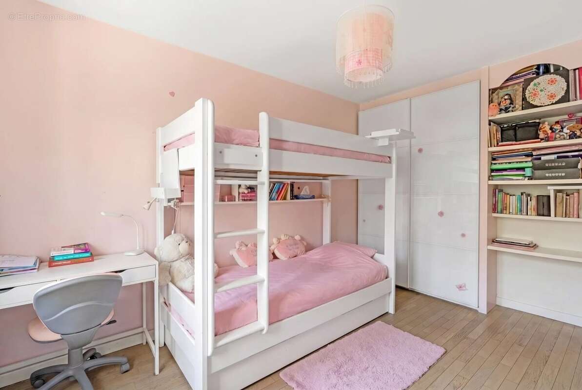 Appartement à LEVALLOIS-PERRET