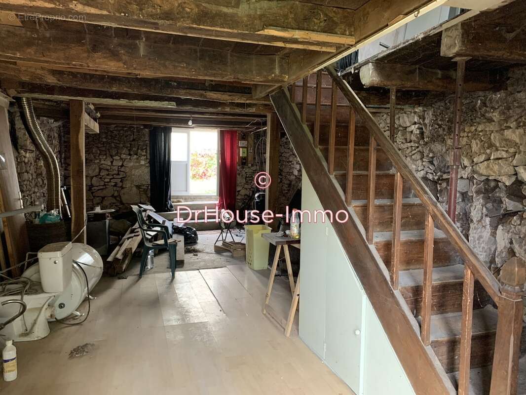 Maison à SAINT-PARDOUX-LA-RIVIERE