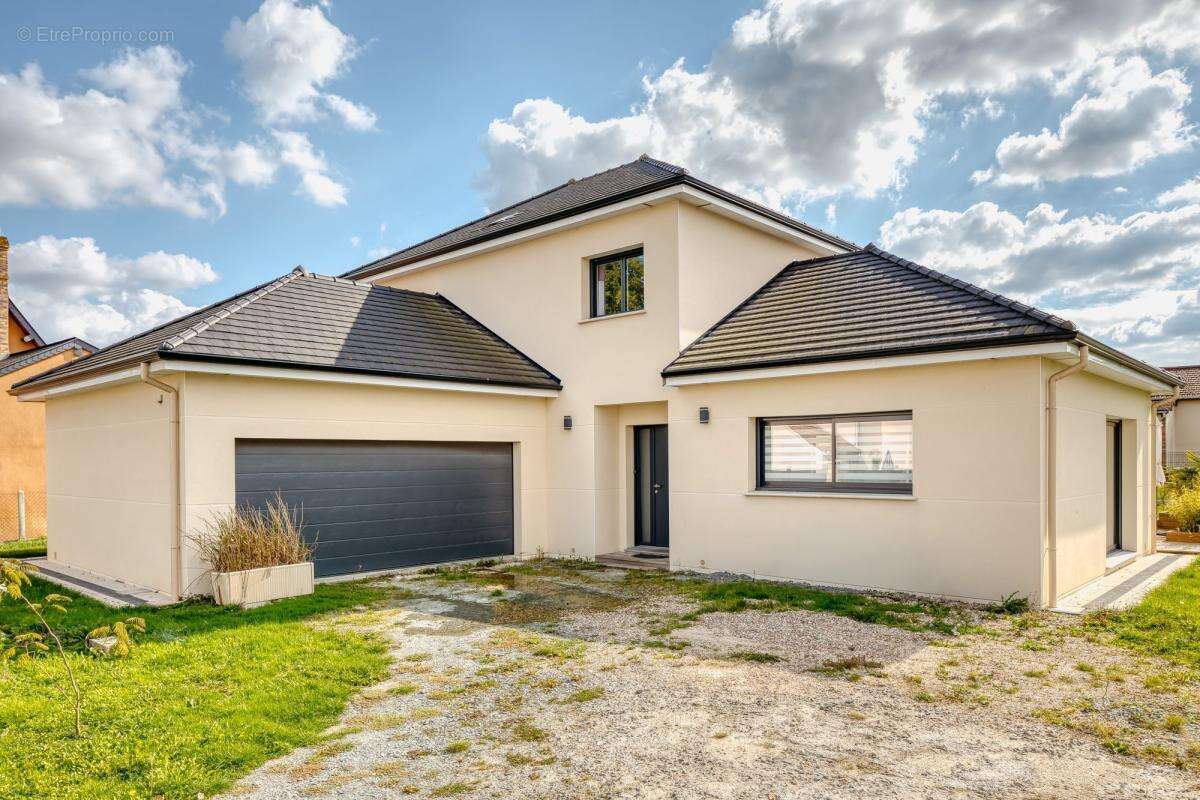 Maison à SAINT-PIERRE-DE-VARENGEVILLE