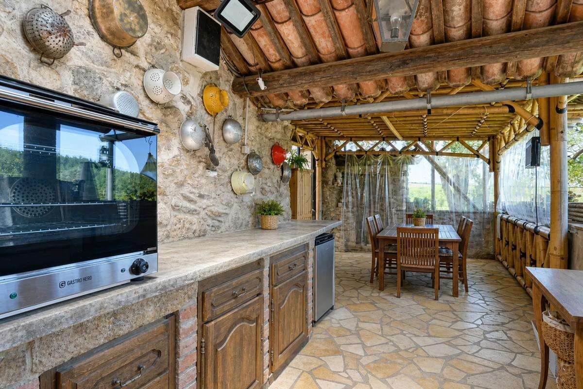 Maison de 10 pièces de 197 m² à Saint-Florent-sur-Auzonnet - photo 11