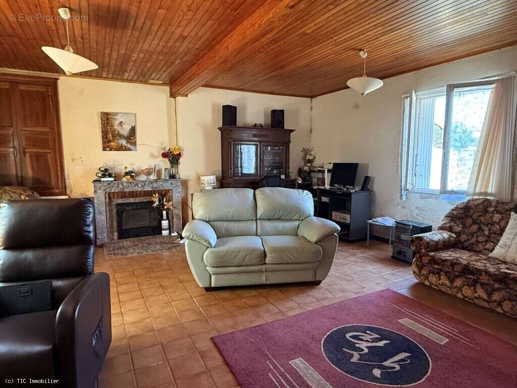Maison de Campagne avec Piscine Intérieure entre Villefagnan et Ruffec - photo 7