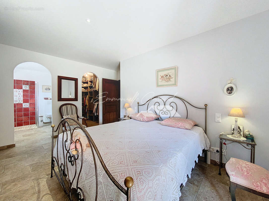 Maison à SAINT-JEAN-DU-BRUEL