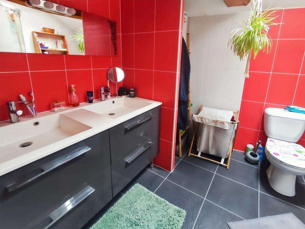 Maison à MONTREVAULT