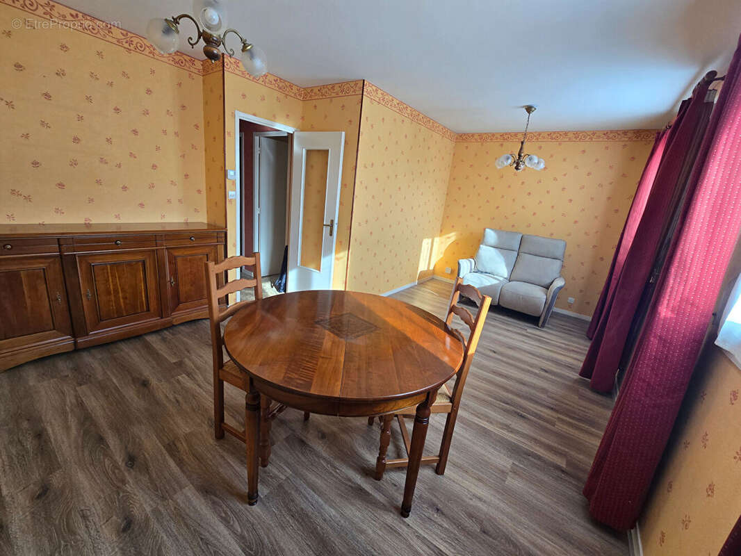 Appartement à AIGUILHE