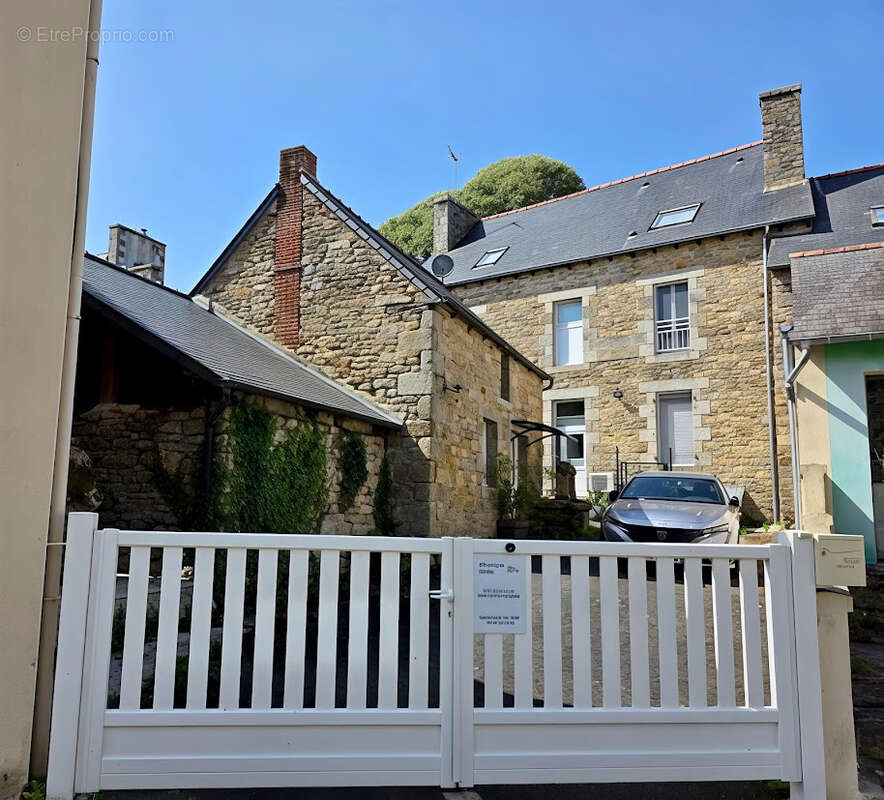 Maison à SAINT-NICOLAS-DU-PELEM