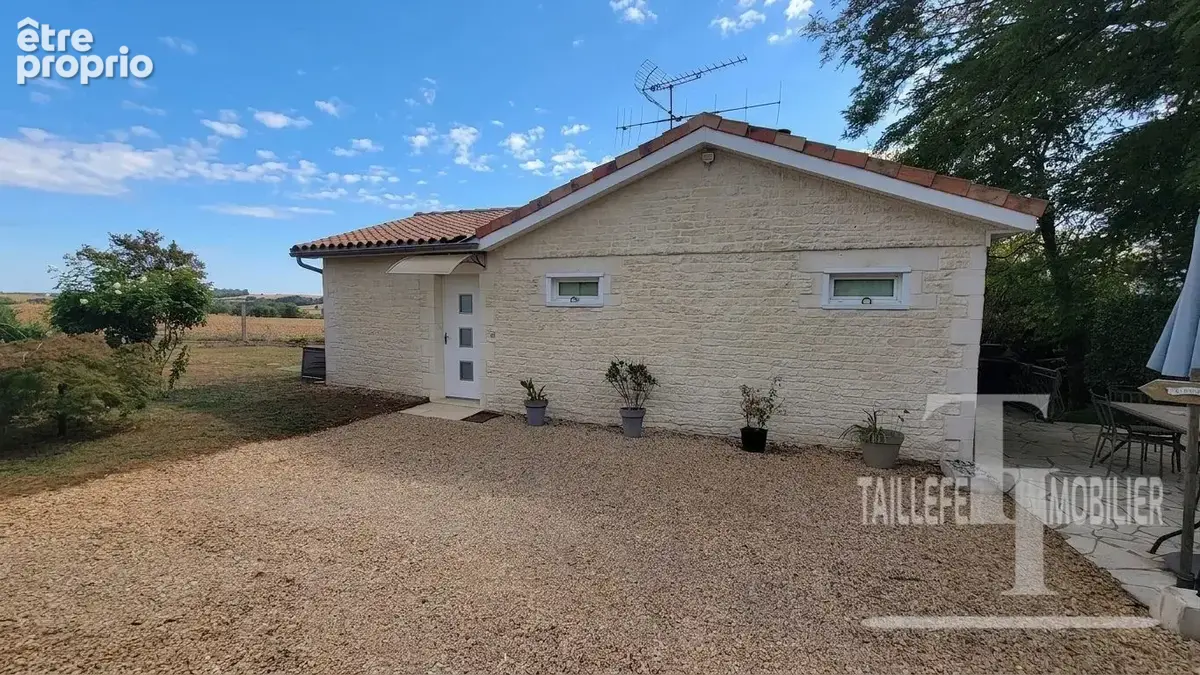 Maison 5 pièces 110 m² à vendre à Feuillade (16380) - photo 3