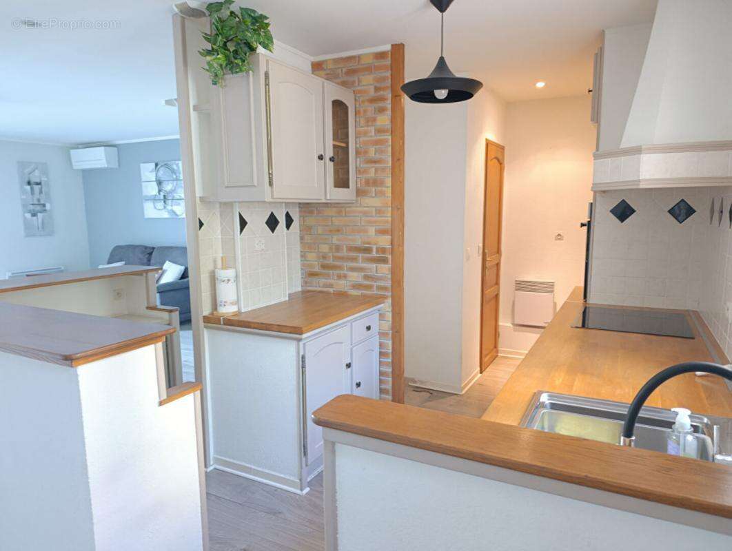 Maison à SAINT-PIERRE-DU-PERRAY