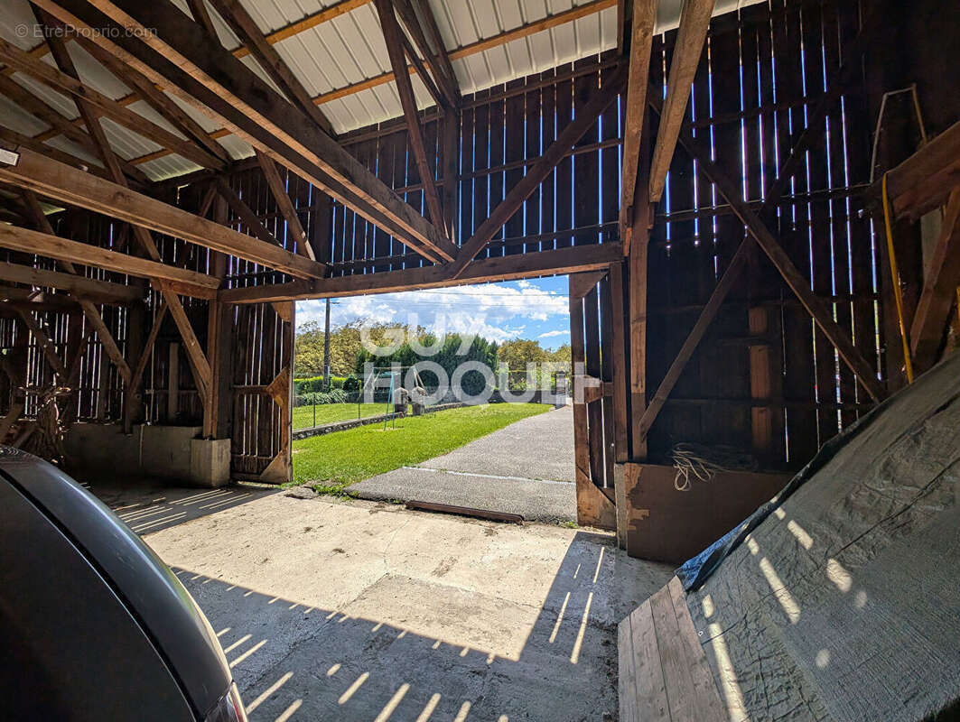 Autre à LA BUISSIERE