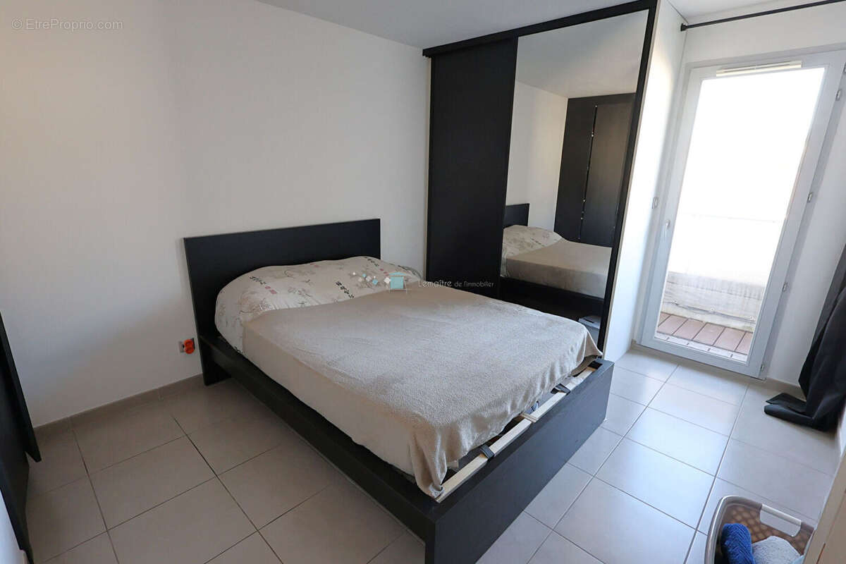 Appartement à LA ROQUETTE-SUR-SIAGNE