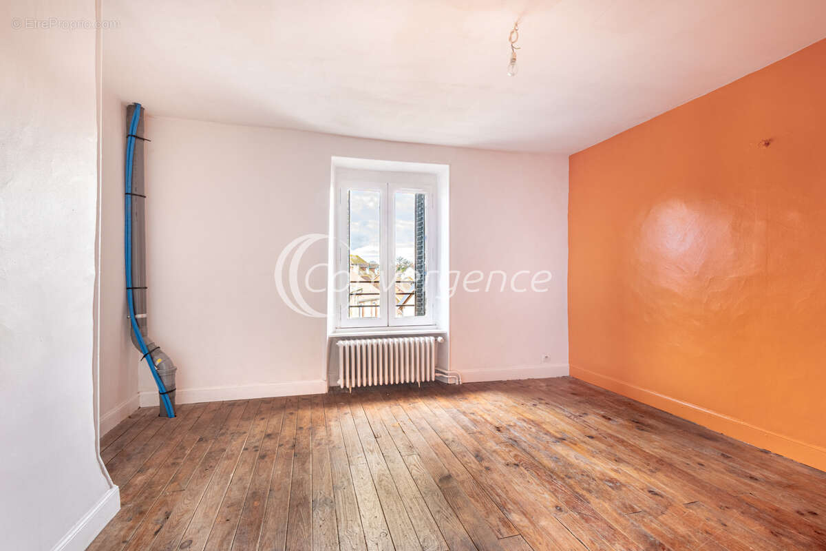 Maison à MAGNAC-BOURG